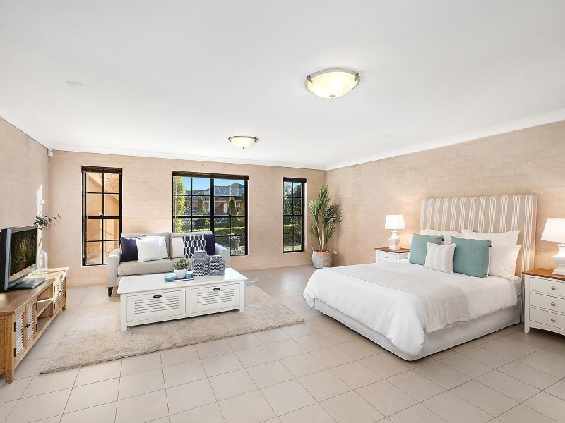 10 Iron Bark Grove, Bella Vista NSW 2153