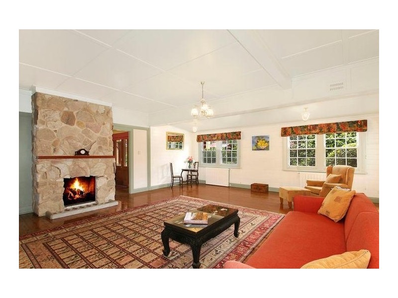 8 Campbell Avenue, Burradoo NSW 2576