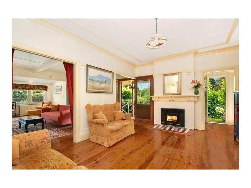 8 Campbell Avenue, Burradoo NSW 2576