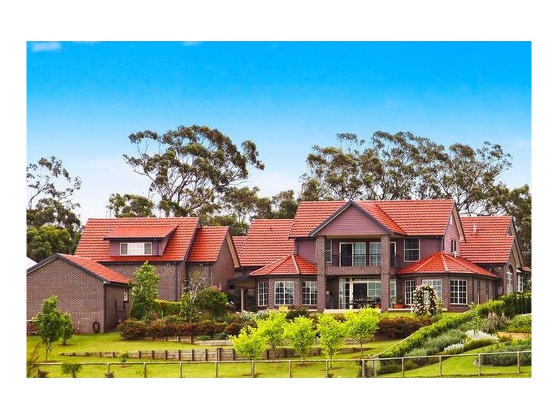 8 Domenics Place, Grasmere NSW 2570