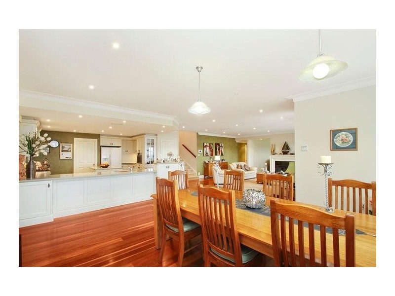 8 Domenics Place, Grasmere NSW 2570