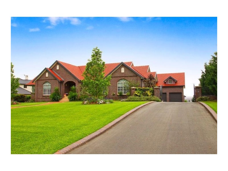 8 Domenics Place, Grasmere NSW 2570