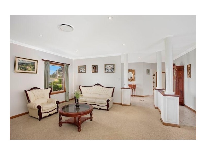 3 Domenics Place, Grasmere NSW 2570