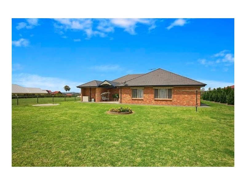 3 Domenics Place, Grasmere NSW 2570