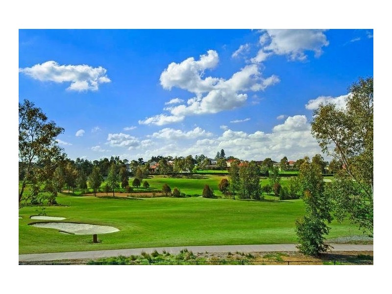 9 Elizabeth Henrietta Circuit, Macquarie Links NSW 2565