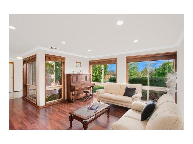 9 Caernarvon Close, Kirkham NSW 2570