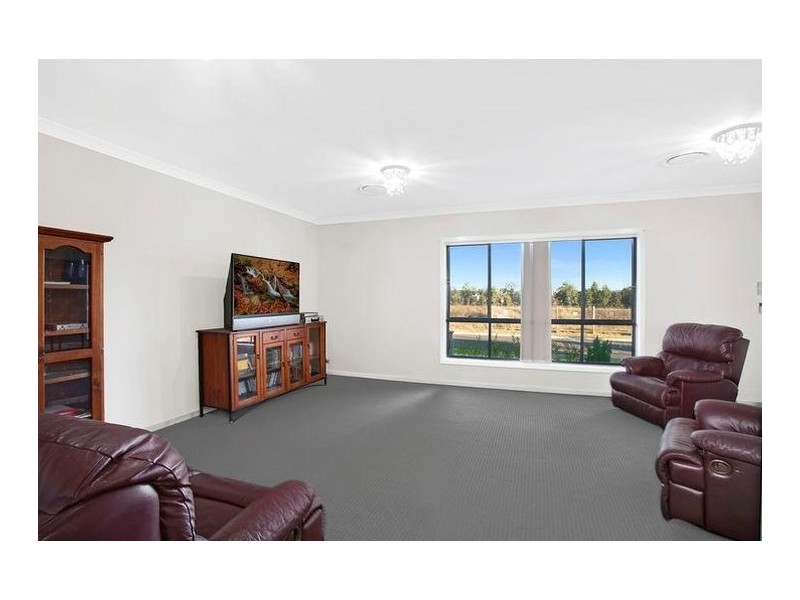 7 Dewpoint Drive, Spring Farm NSW 2570