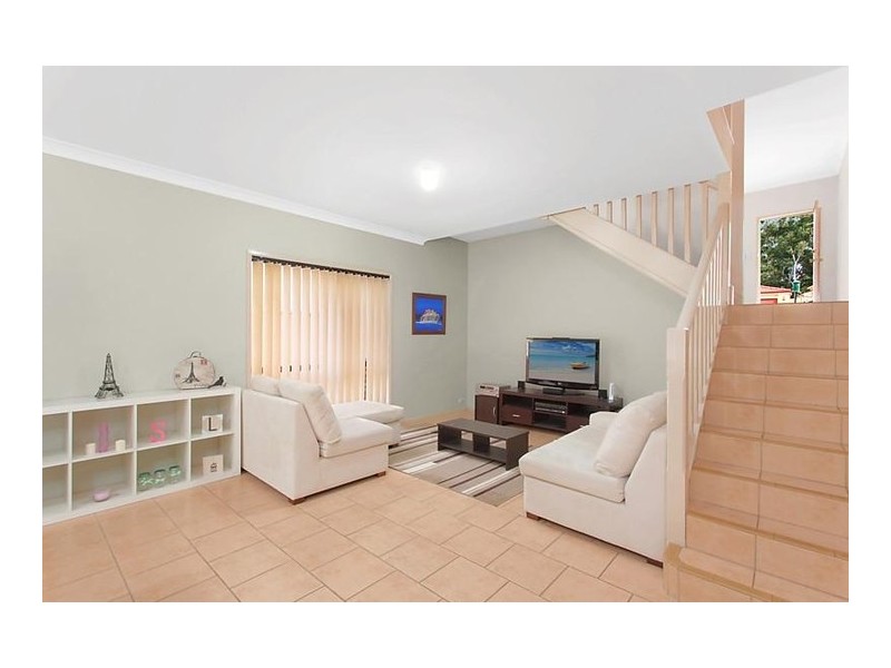 12 Lloyd Place, Casula NSW 2170