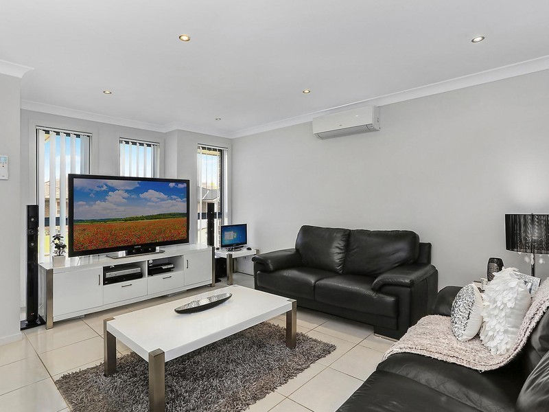 12 Voyager Street, Gregory Hills NSW 2557