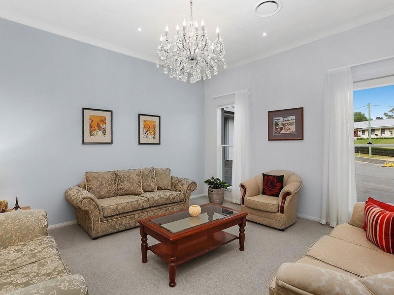 63 Benwerrin Crescent, Grasmere NSW 2570