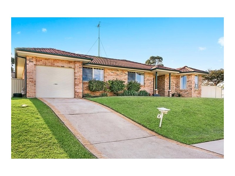 2 Crommelin Crescent, St Helens Park NSW 2560