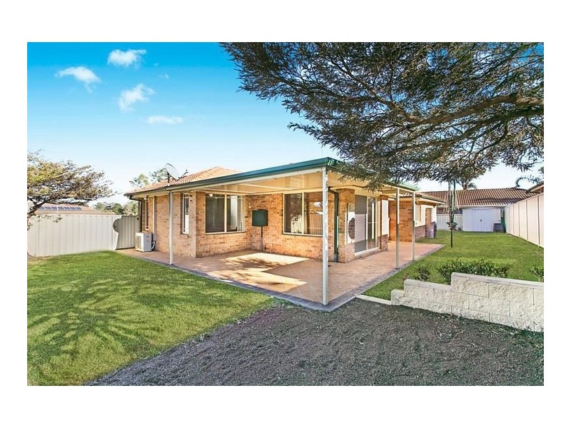 2 Crommelin Crescent, St Helens Park NSW 2560