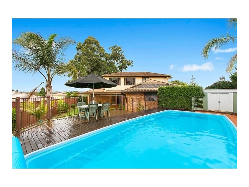 8 Thames Place, Kearns NSW 2558