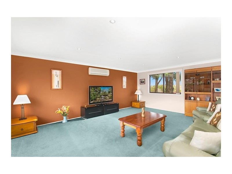 8 Thames Place, Kearns NSW 2558