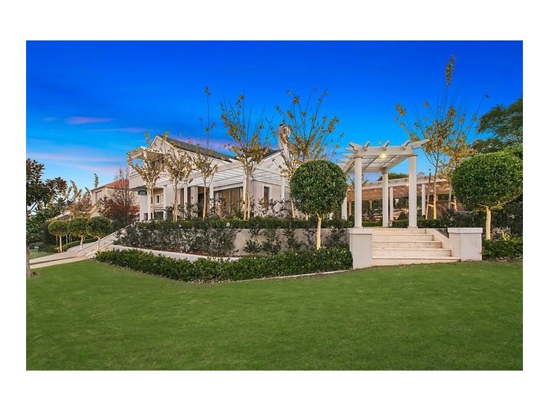 9 Elizabeth Henrietta Circuit, Macquarie Links NSW 2565
