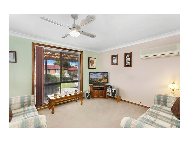 9 Hamlet Crescent, Rosemeadow NSW 2560