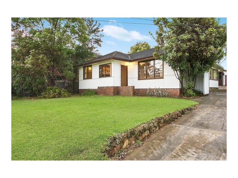 219 Graham Avenue, Lurnea NSW 2170