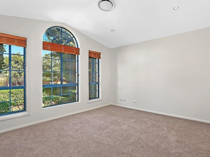 15 Sir Warwick Fairfax Drive, Harrington Park NSW 2567