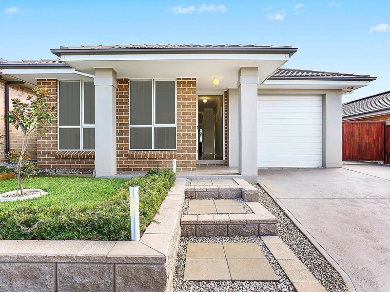 9 Skelton Street, Oran Park NSW 2570