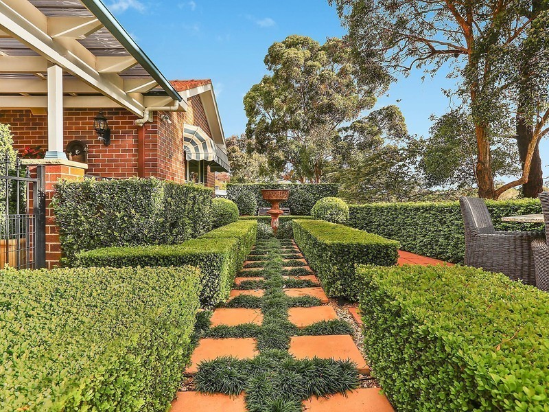 10 Gracemere Place, Glen Alpine NSW 2560