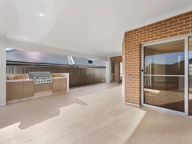 6 Doolan Crescent, Harrington Park NSW 2567