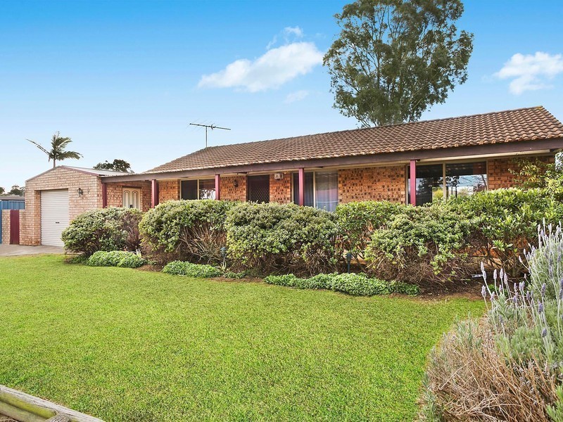 9 Hamlet Crescent, Rosemeadow NSW 2560