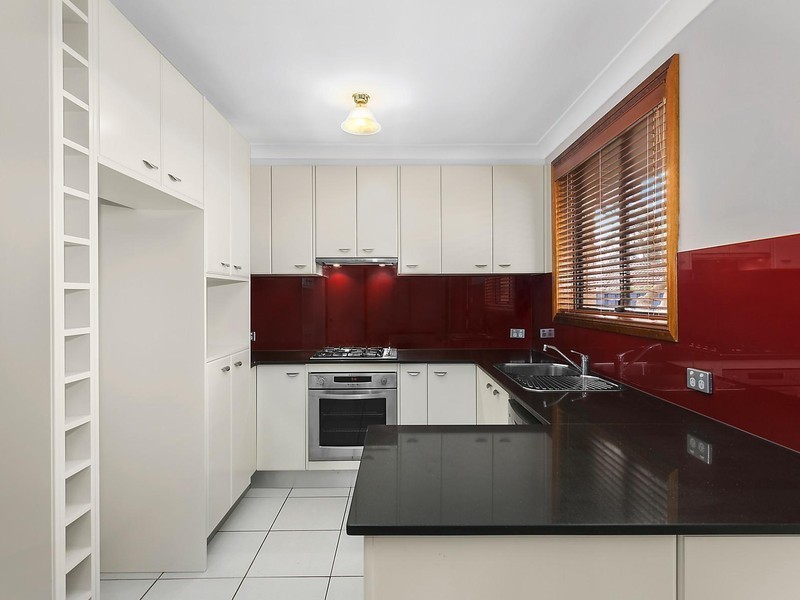 9 Hamlet Crescent, Rosemeadow NSW 2560