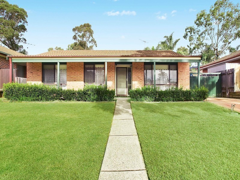 18 Rose Drive, Mount Annan NSW 2567