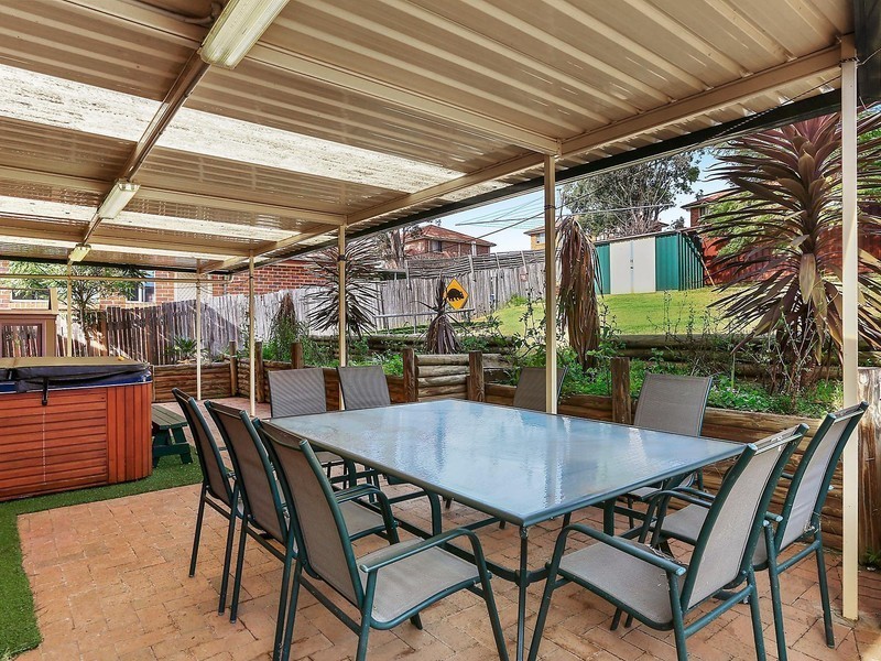 18 Rose Drive, Mount Annan NSW 2567