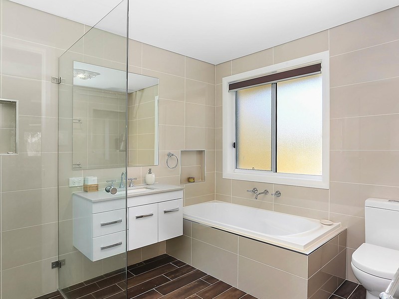 3 Silky Oak Grove, Elderslie NSW 2570