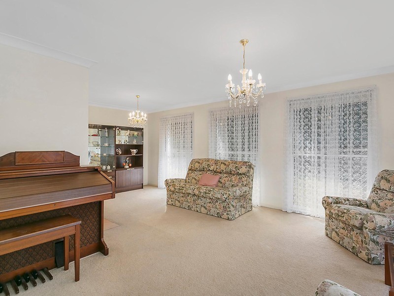 27 Copperfield Drive, Ambarvale NSW 2560