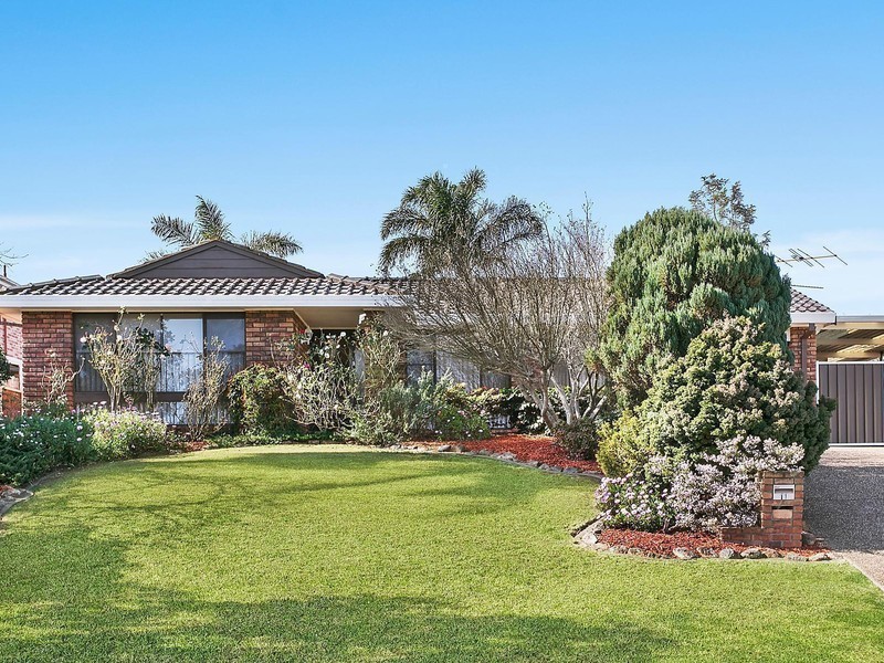 11 Garonne Street, Kearns NSW 2558