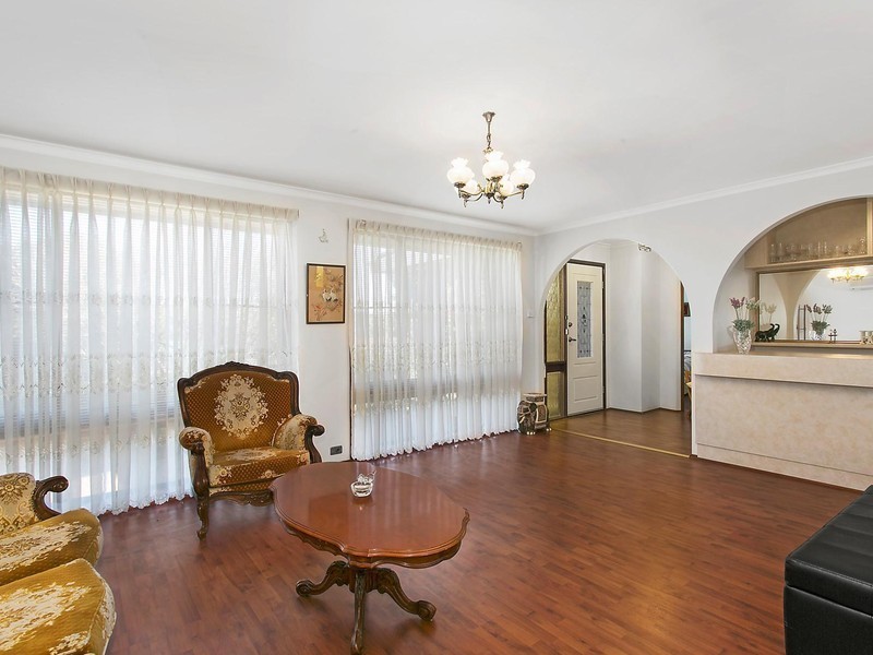 11 Garonne Street, Kearns NSW 2558