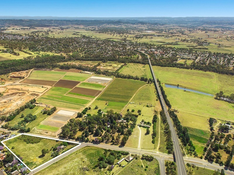 10 Springs Road, Spring Farm NSW 2570