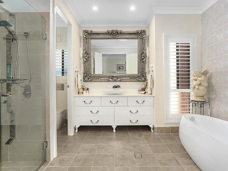 35 Hawthorne Circuit, Harrington Park NSW 2567