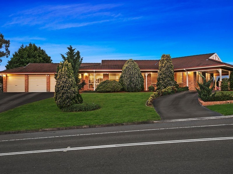 1 Figtree Crescent, Glen Alpine NSW 2560