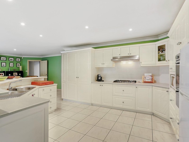 1 Figtree Crescent, Glen Alpine NSW 2560