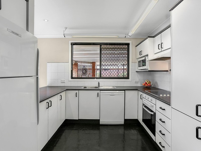 31 Adrian Street, Macquarie Fields NSW 2564