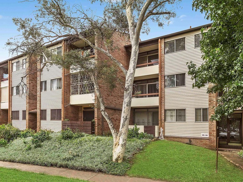 12/26 Remembrance Avenue, Warwick Farm NSW 2170