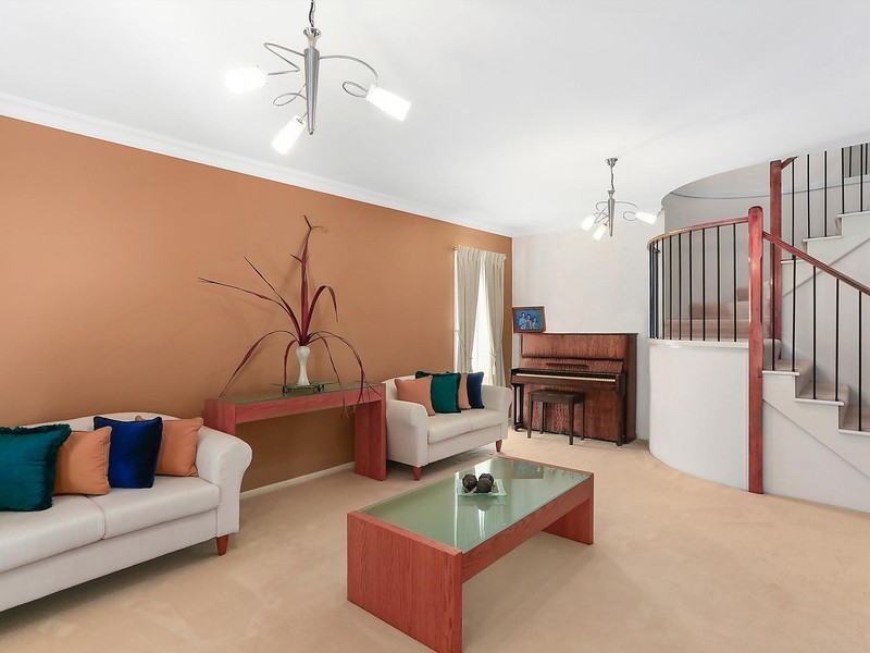 17 Invergowrie Avenue, Glen Alpine NSW 2560