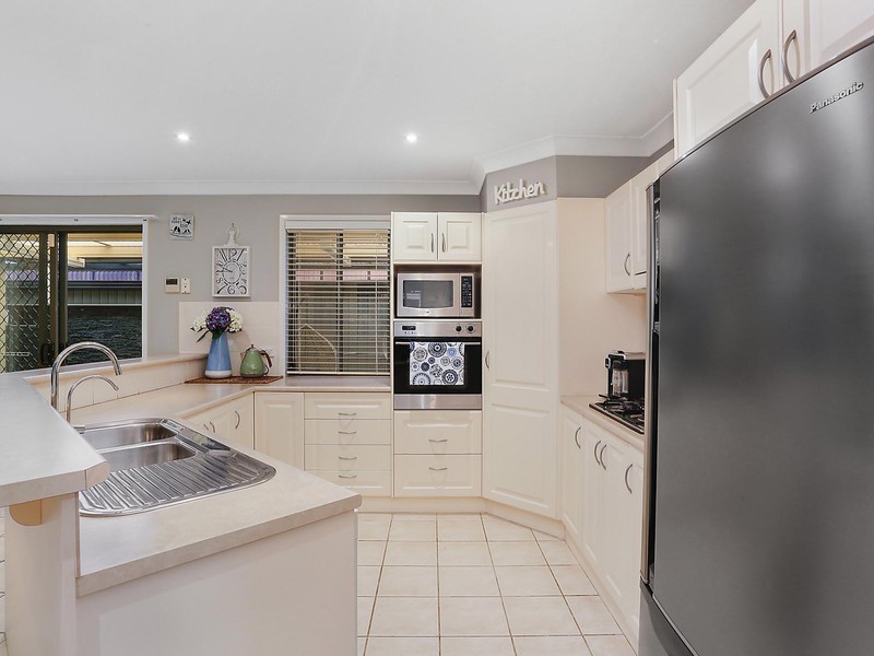 27 Romana Square, Prestons NSW 2170