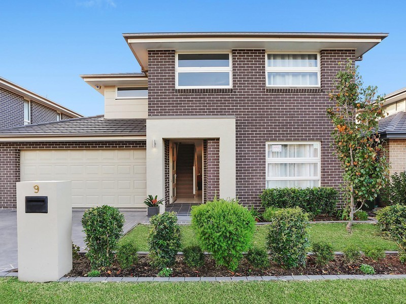 9 Debenham Street, Oran Park NSW 2570