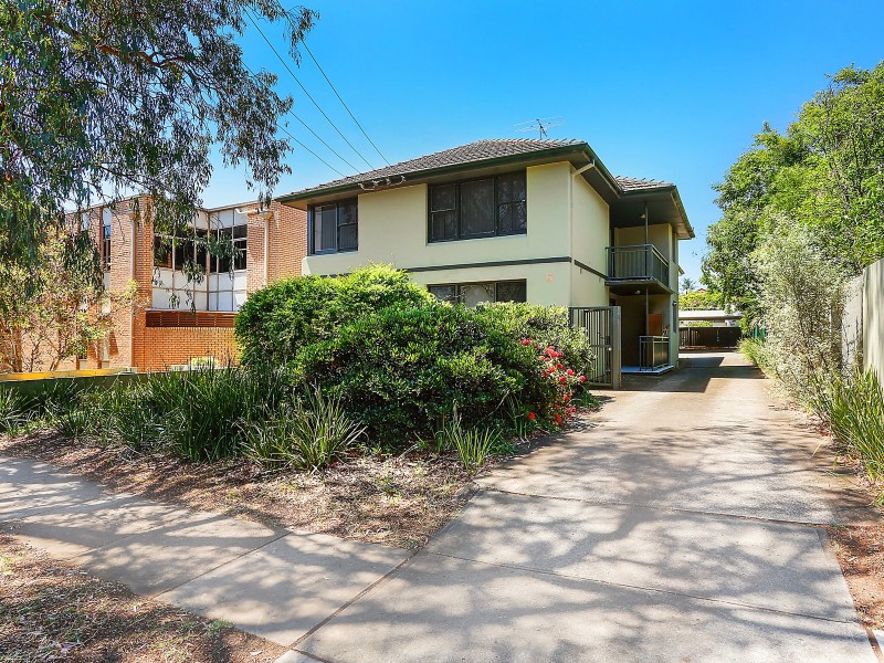 6 Sturt Street, Campbelltown NSW 2560