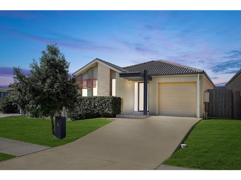 5 Hinton Street, Spring Farm NSW 2570