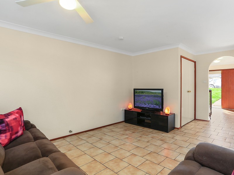 9 Swiveller Close, Ambarvale NSW 2560