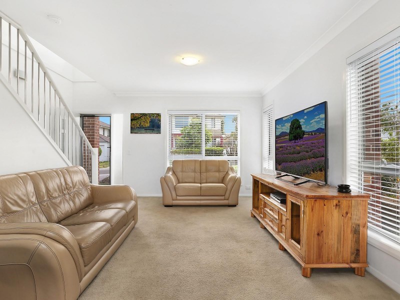 62 Minorca Circuit, Spring Farm NSW 2570