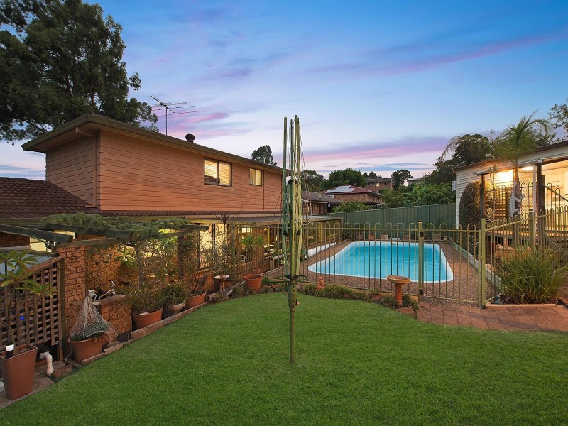 11 Dumfries Road, St Andrews NSW 2566