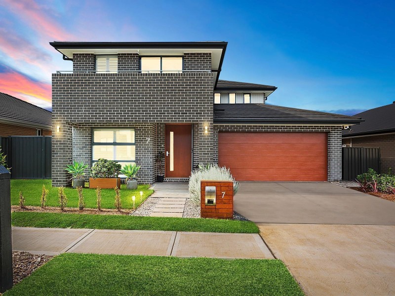 7 Canal Parade, Leppington NSW 2179