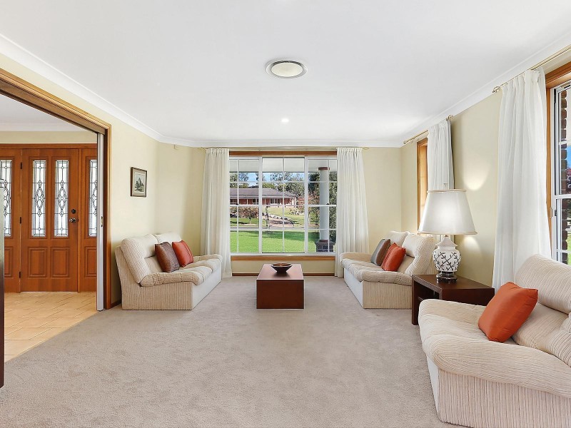 43 Benwerrin Crescent, Grasmere NSW 2570