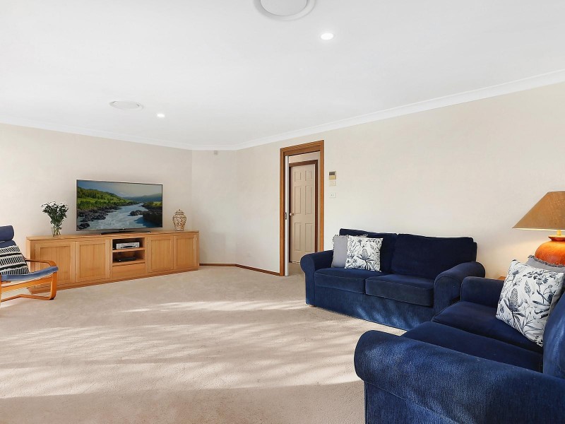 43 Benwerrin Crescent, Grasmere NSW 2570